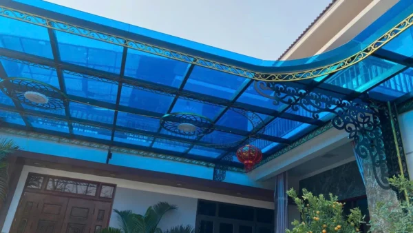 Mái che sử dụng tấm nhựa Polycarbonate