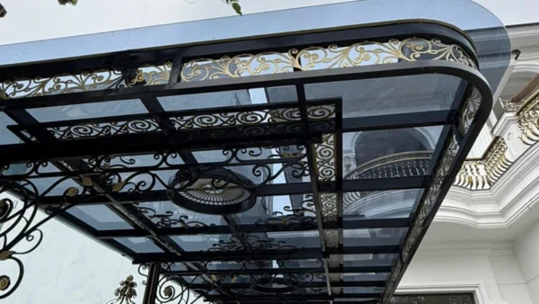 Mái che lấy sáng bằng tấm nhựa Polycarbonate
