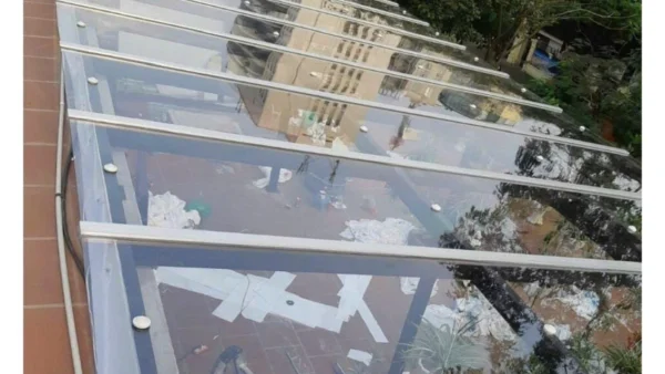 Mái che lấy sáng sử dụng tấm nhựa Polycarbonate